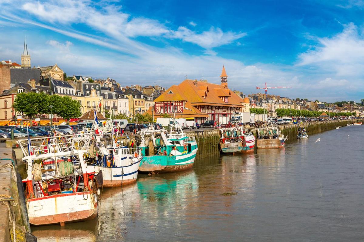 Trouville sur mer vue sur la Touque - Housity