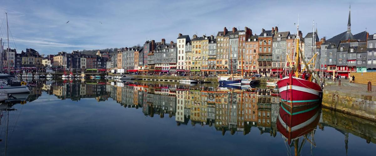 Trouville sur mer vue sur la Touque - Housity
