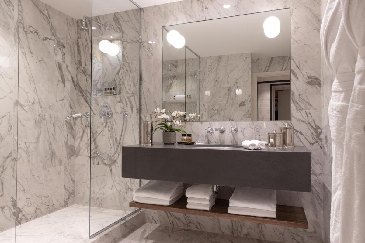 Salle de bains dans l'établissement Esprit Saint Germain