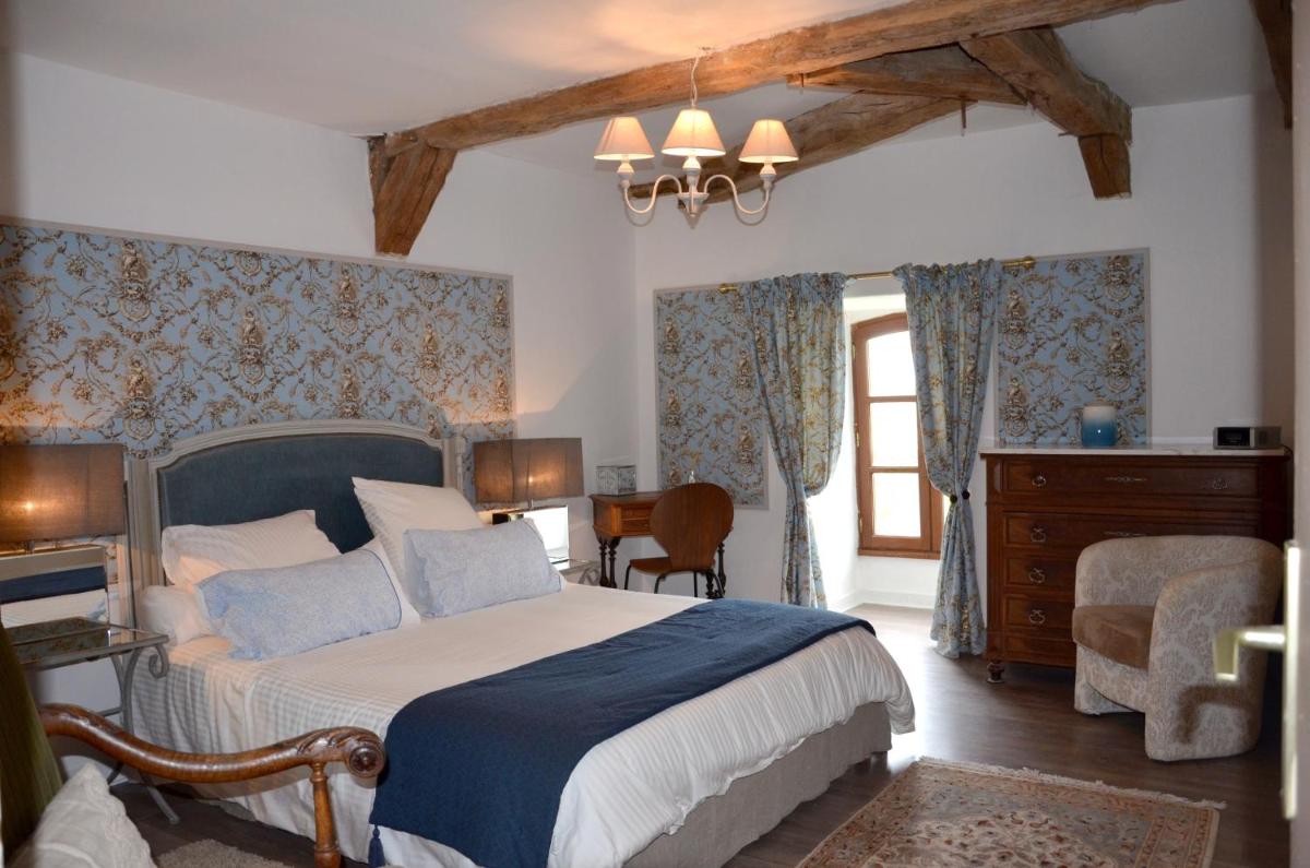Maison de charme au coeur du Blanc avec spa et jardin - Housity
