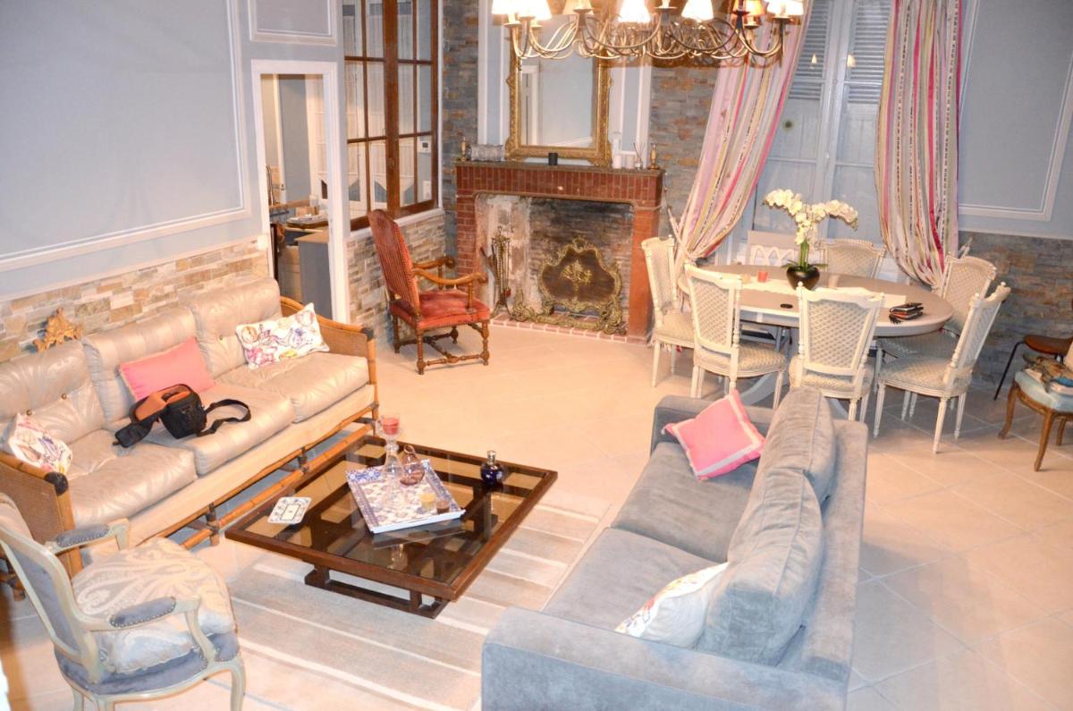 Maison de charme au coeur du Blanc avec spa et jardin - Housity