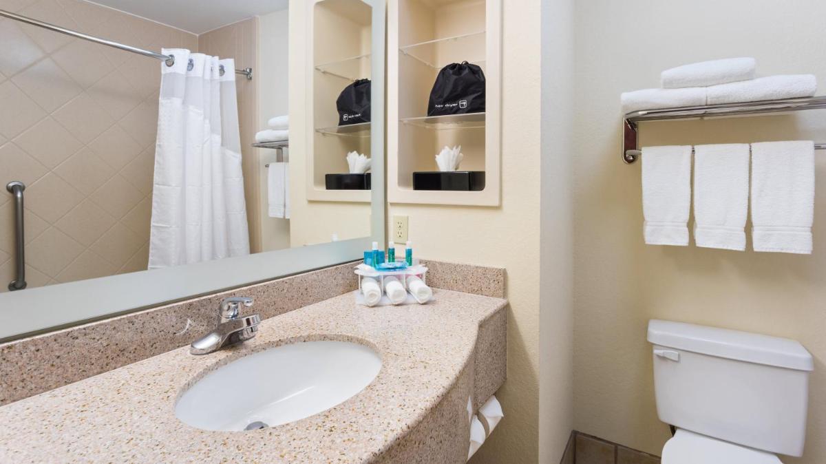 Holiday Inn Express Hotel & Suites Twentynine Palms, an IHG Hotel - Housity