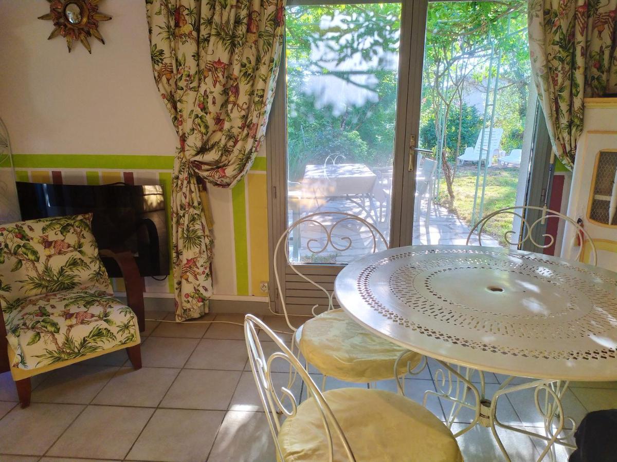 Suitetrails - Appartement de 2 chambres avec piscine partagee jardin clos et wifi a Saint Etienne de Maurs