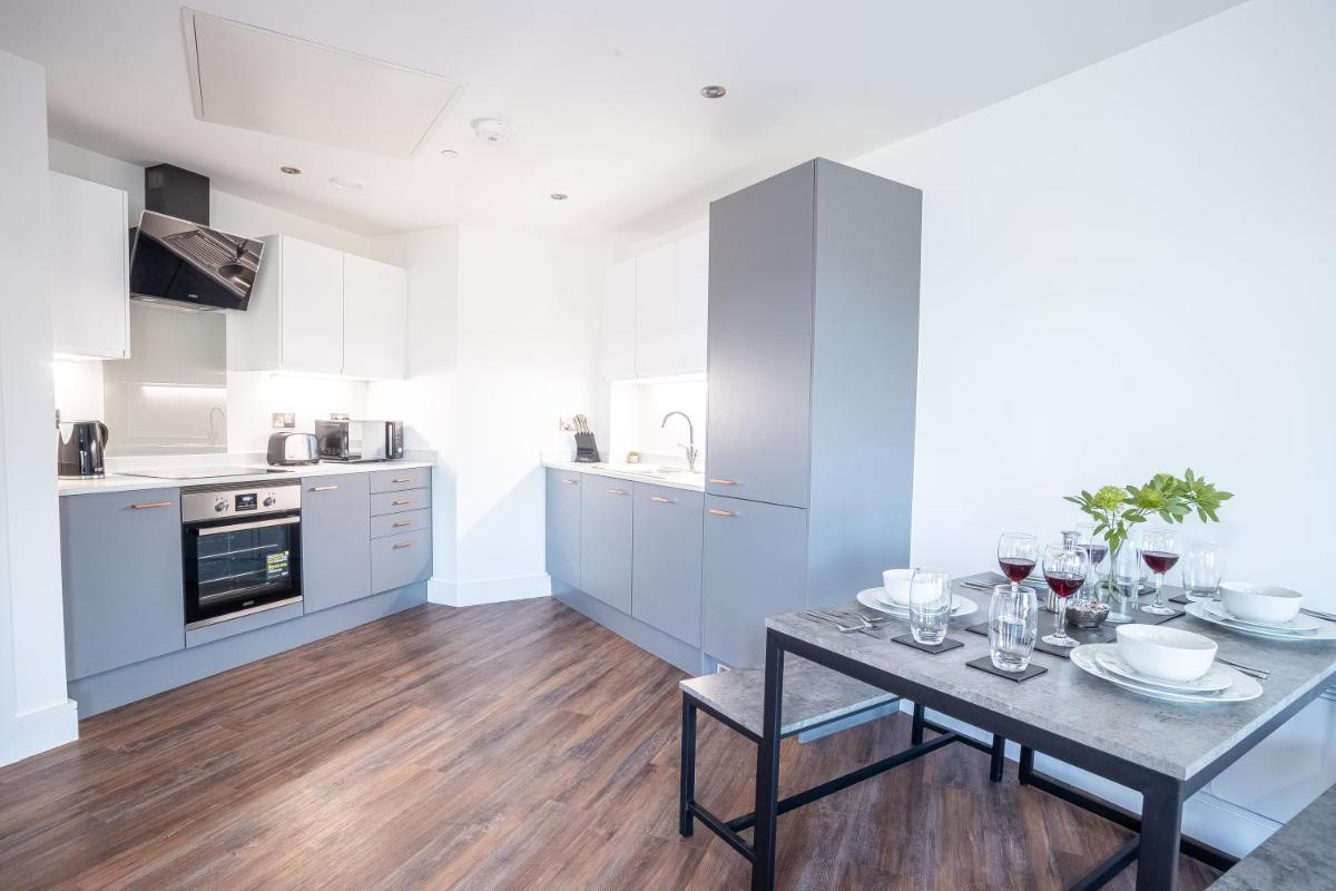 Great Central 2 Bed Apartments near City Centre Opulent Living Serviced Accommodation Sheffield - Housity
