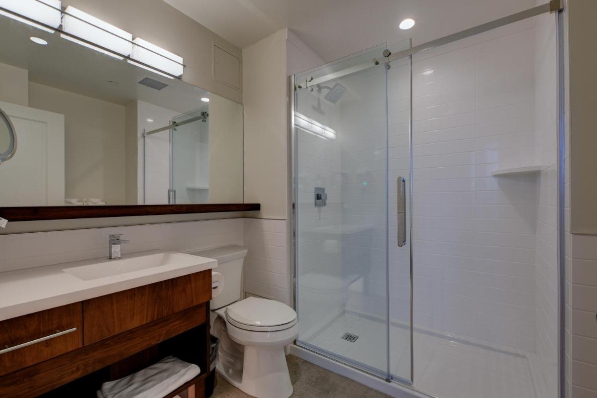 Strathcona Hotel - Housity