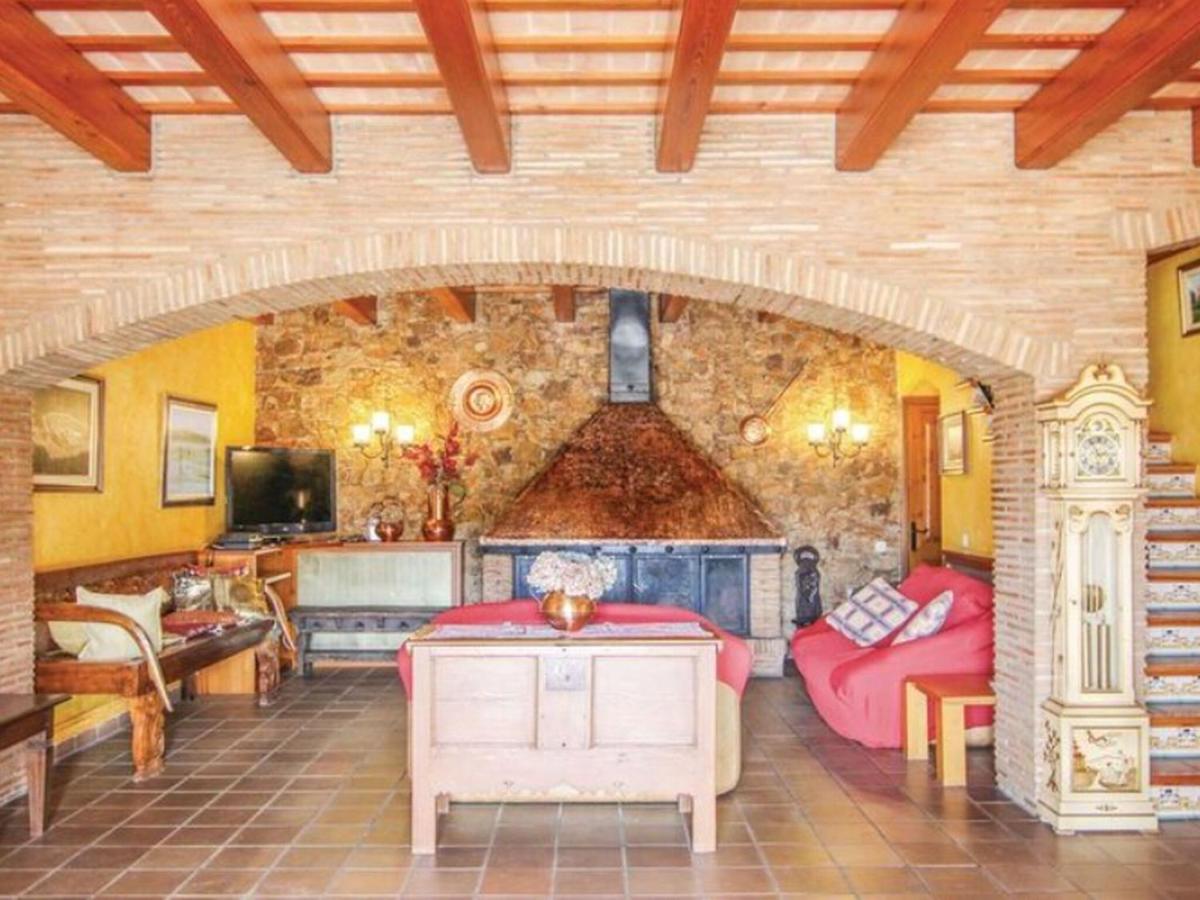 Villa with private pool and garden in Calonge - Housity