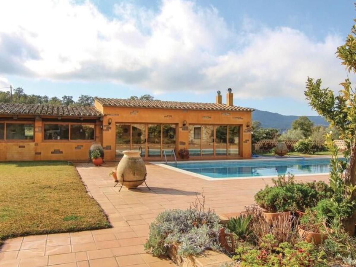 Villa with private pool and garden in Calonge - Housity