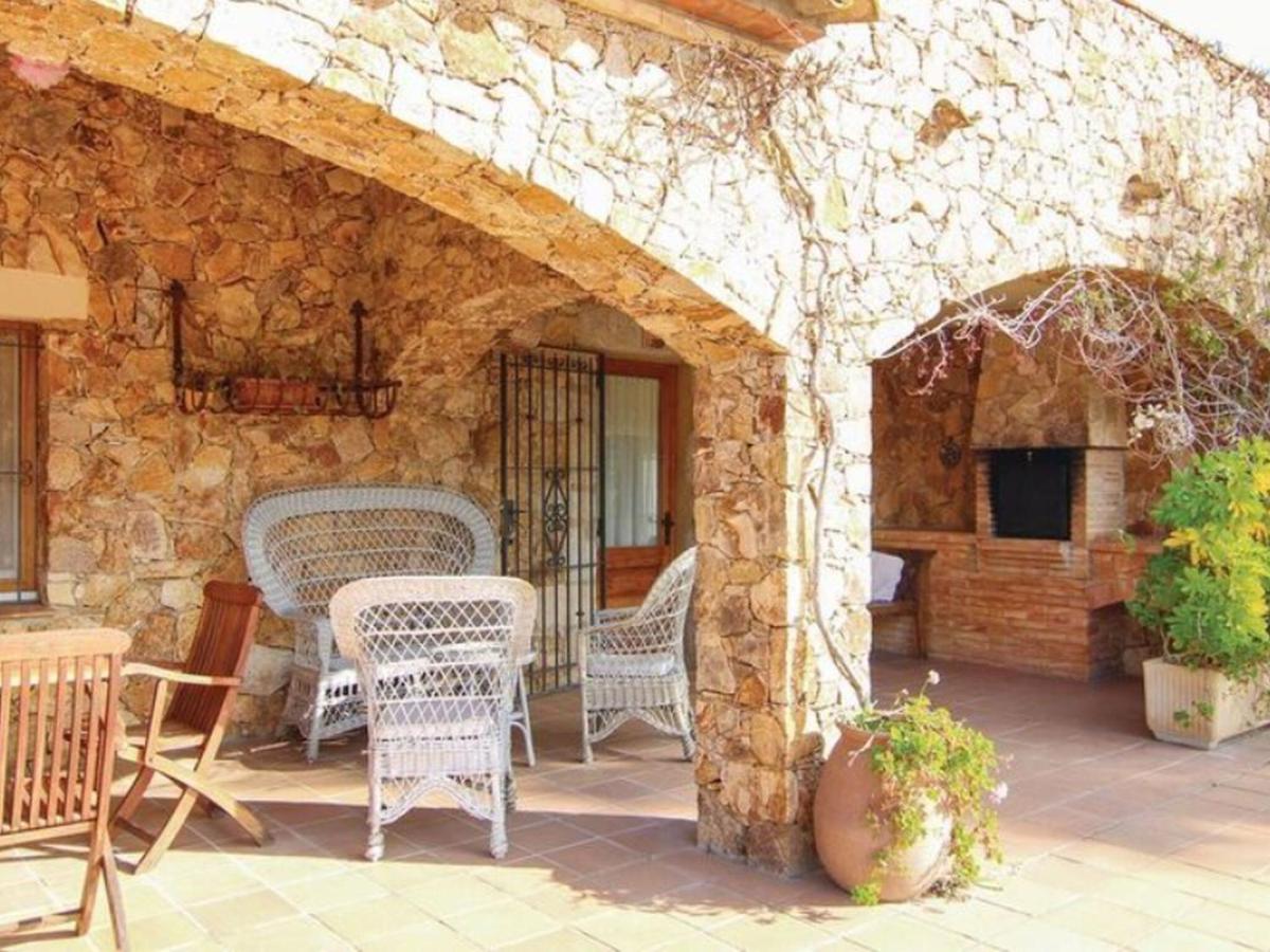 Villa with private pool and garden in Calonge - Housity