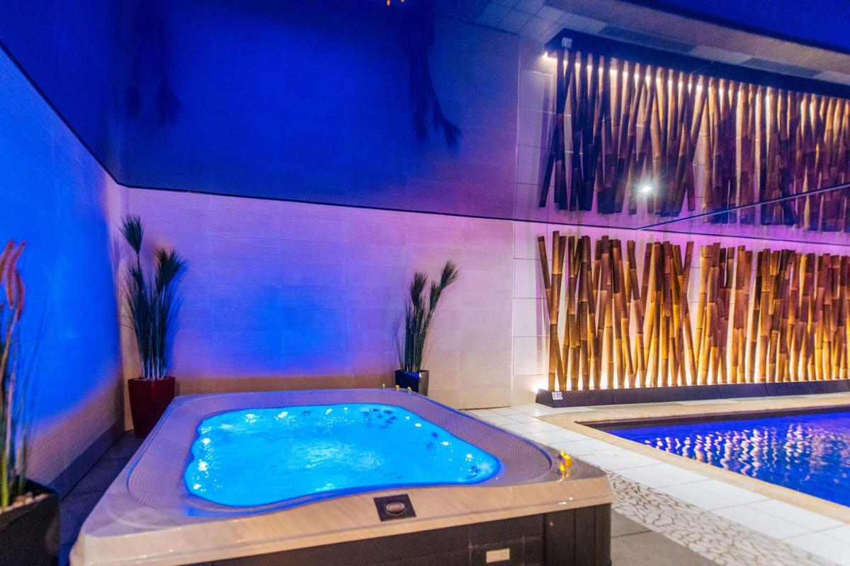 Piscine de l'établissement Best Western Plus Au cheval Blanc à Mulhouse ou située à proximité