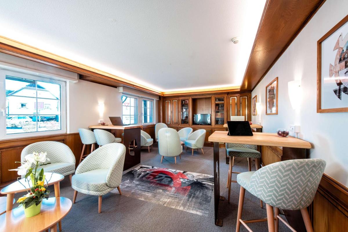 Coin salon dans l'établissement Best Western Plus Au cheval Blanc à Mulhouse