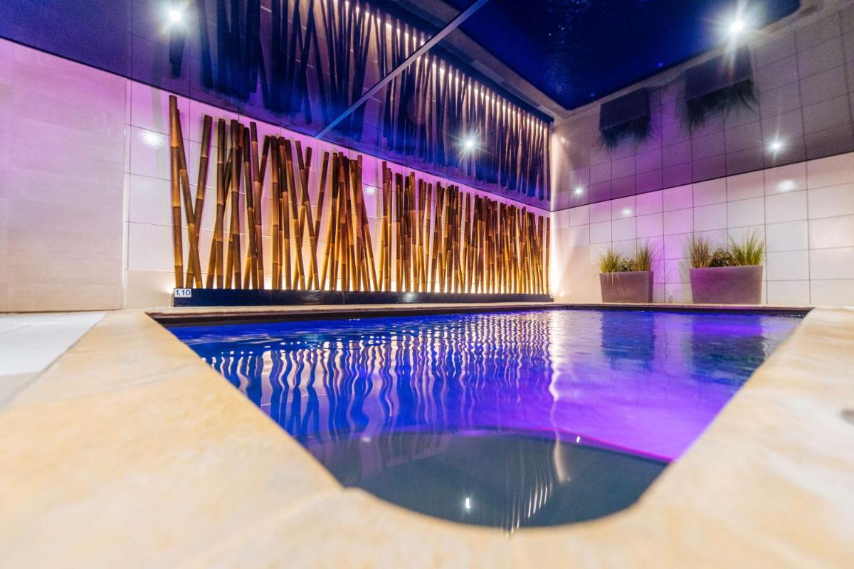 Piscine de l'établissement Best Western Plus Au cheval Blanc à Mulhouse ou située à proximité