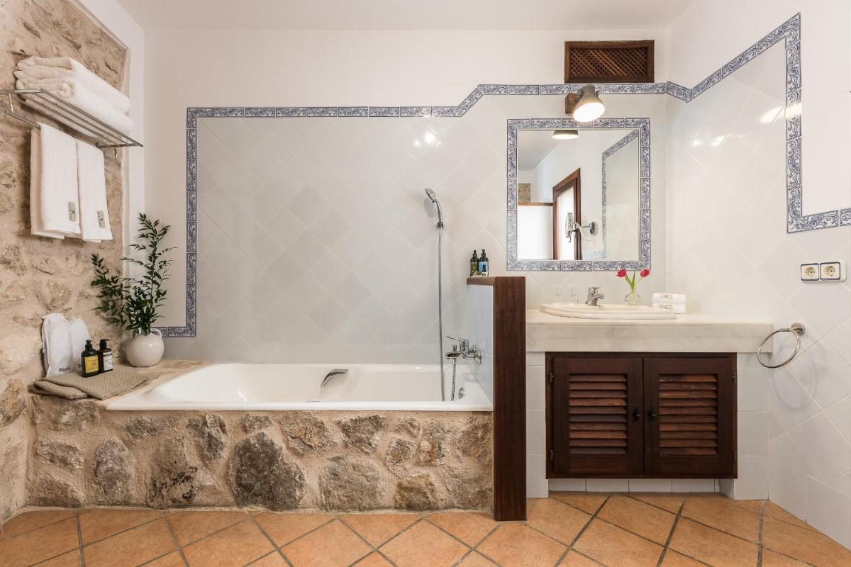 Un baño de Ca'n Beneït