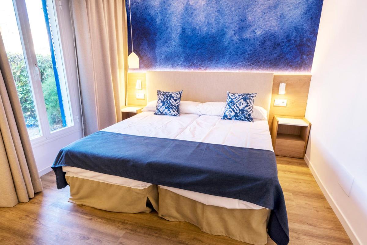 Cama o camas de una habitación en Parque Nereida Suites Hotel
