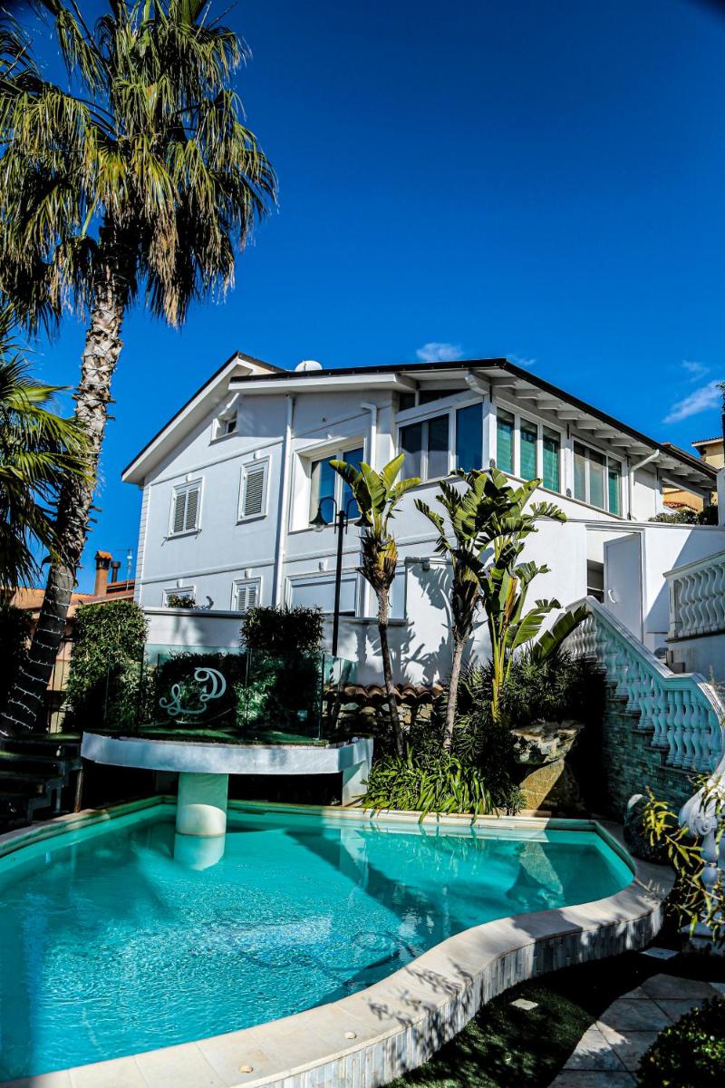 Leon D'Oro - Housity