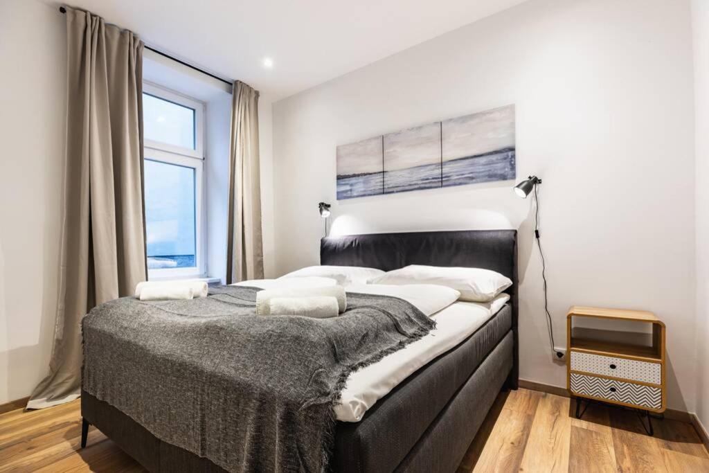 Modern apartment next to subway station - Housity