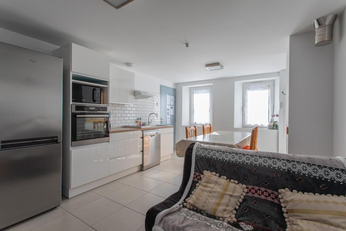 Le bélier 2nd étage avec balcon au centre ville d'Embrun - Housity