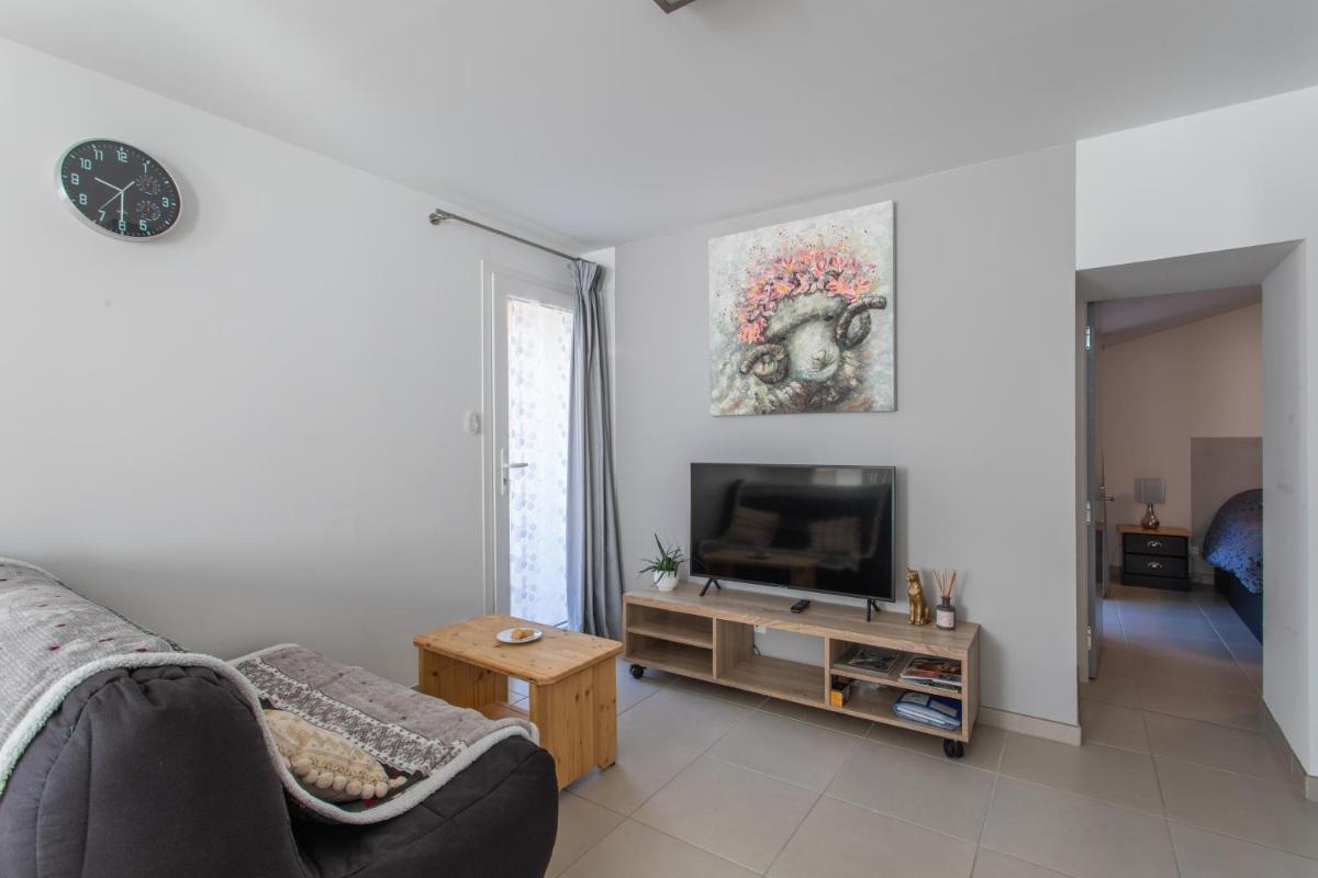 Le bélier 2nd étage avec balcon au centre ville d'Embrun - Housity