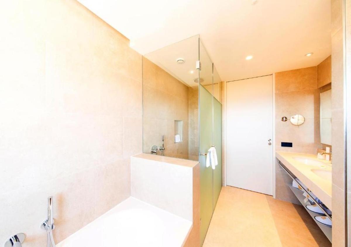 Un baño de GPRO Valparaiso Palace & Spa