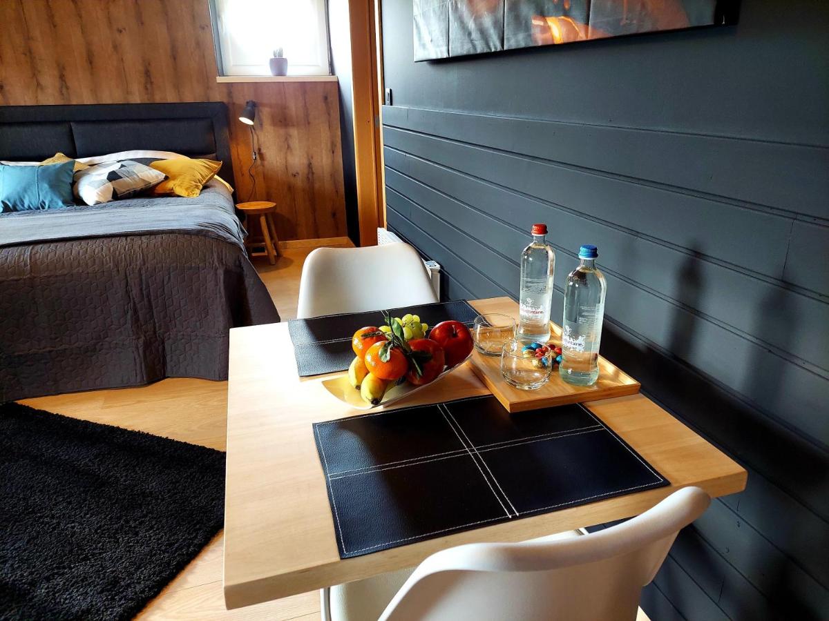 La Chambre d'en Haut - Housity