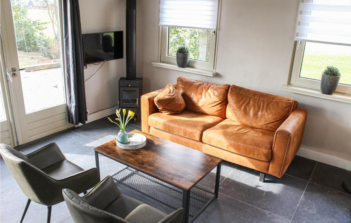 2 Bedroom Nice Home In Bornerbroek - Housity