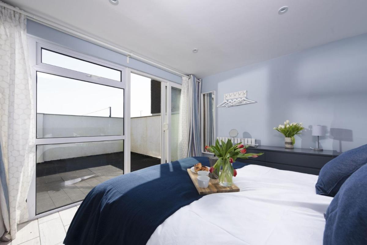 Mousehole View - Pet Friendly - Sea Views - Free Parking & WiFi - Housity