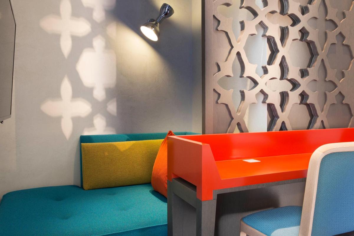 Coin salon dans l'établissement Hotel D - Strasbourg