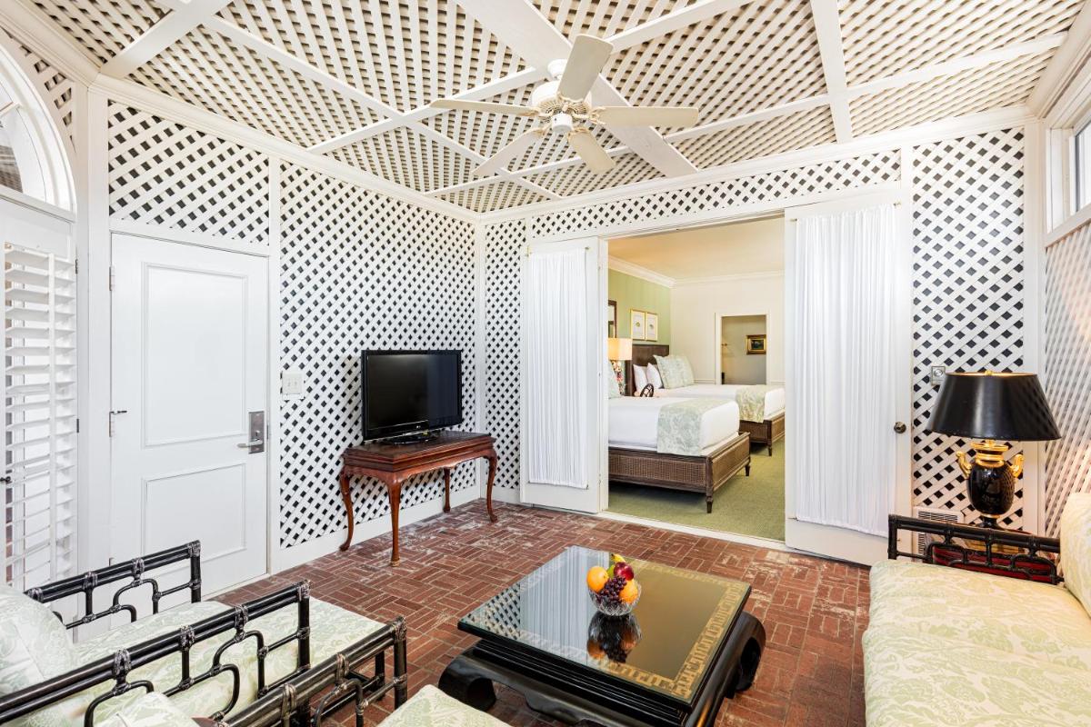 Pine Inn - Carmel - Housity