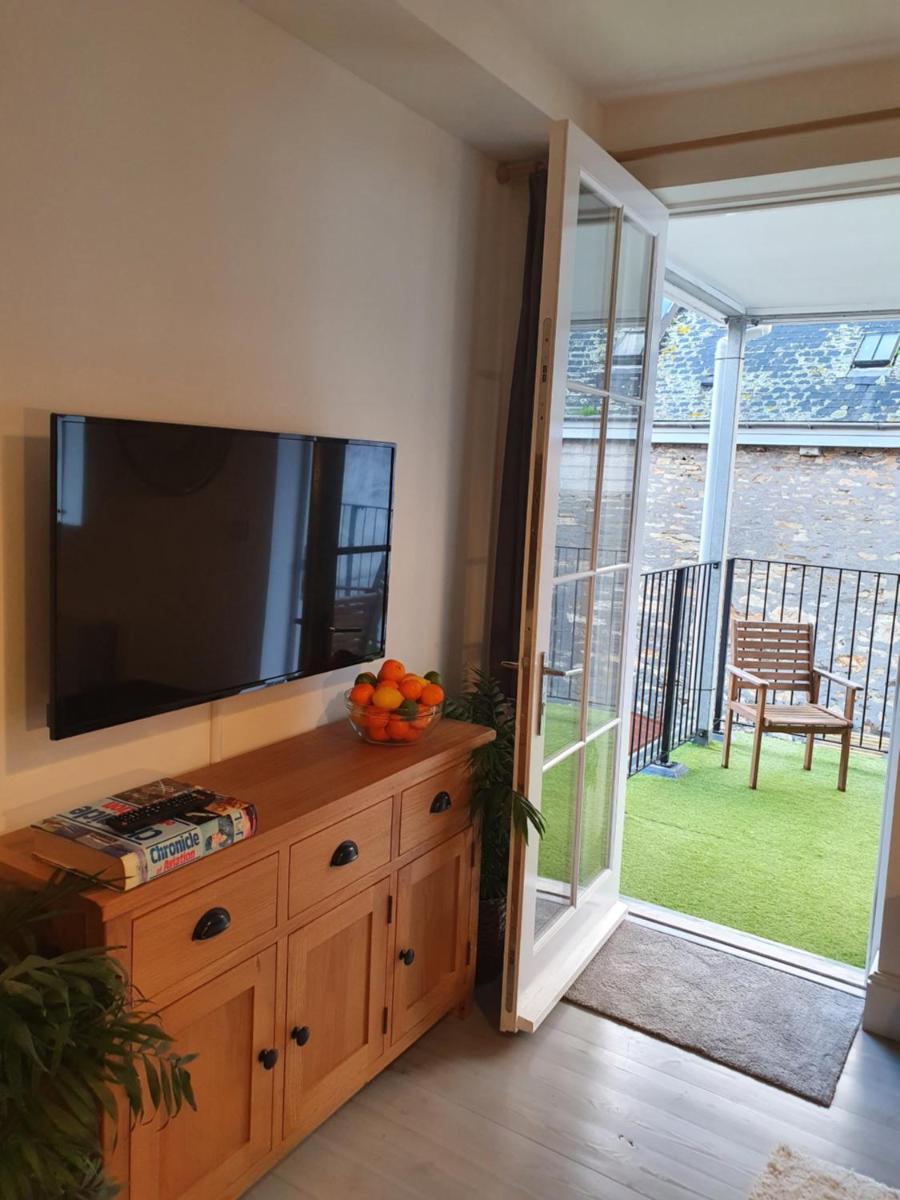 The Aviator - Stunning 1 bed with large balcony - Housity