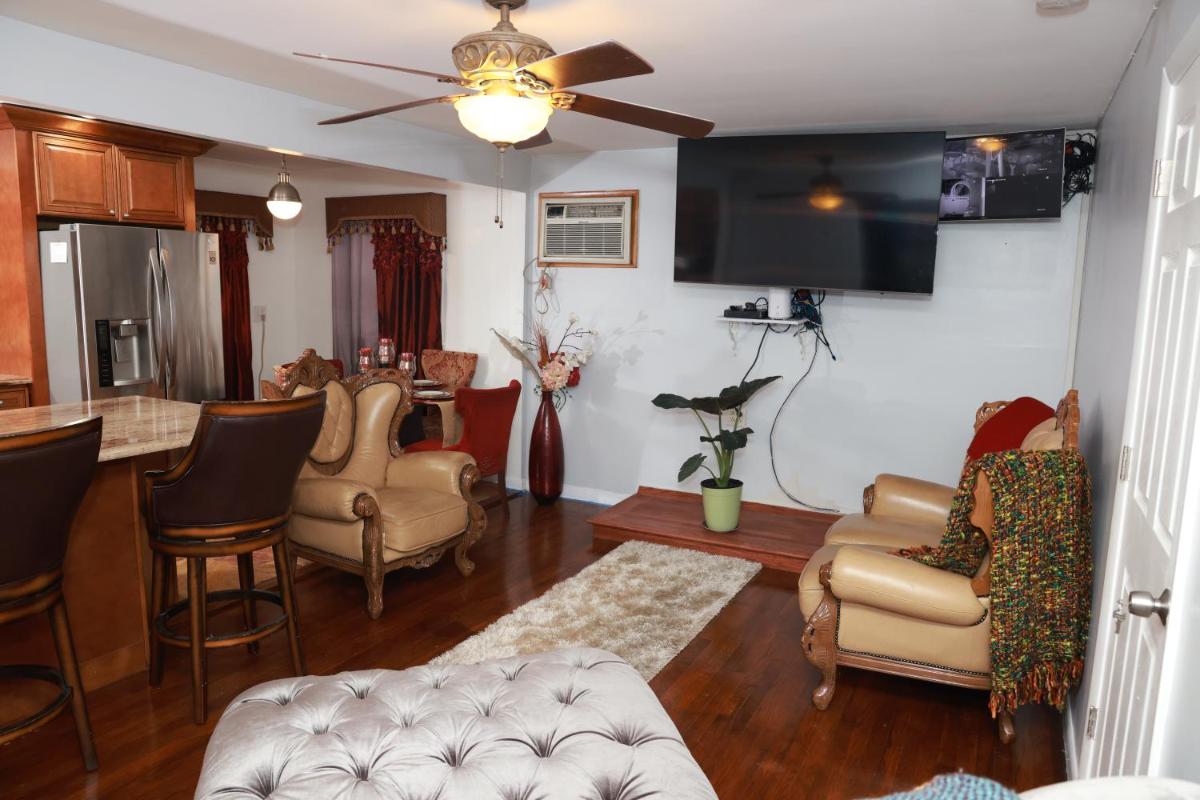 LUXURIOUS HOME AWAY FROM HOME - Housity