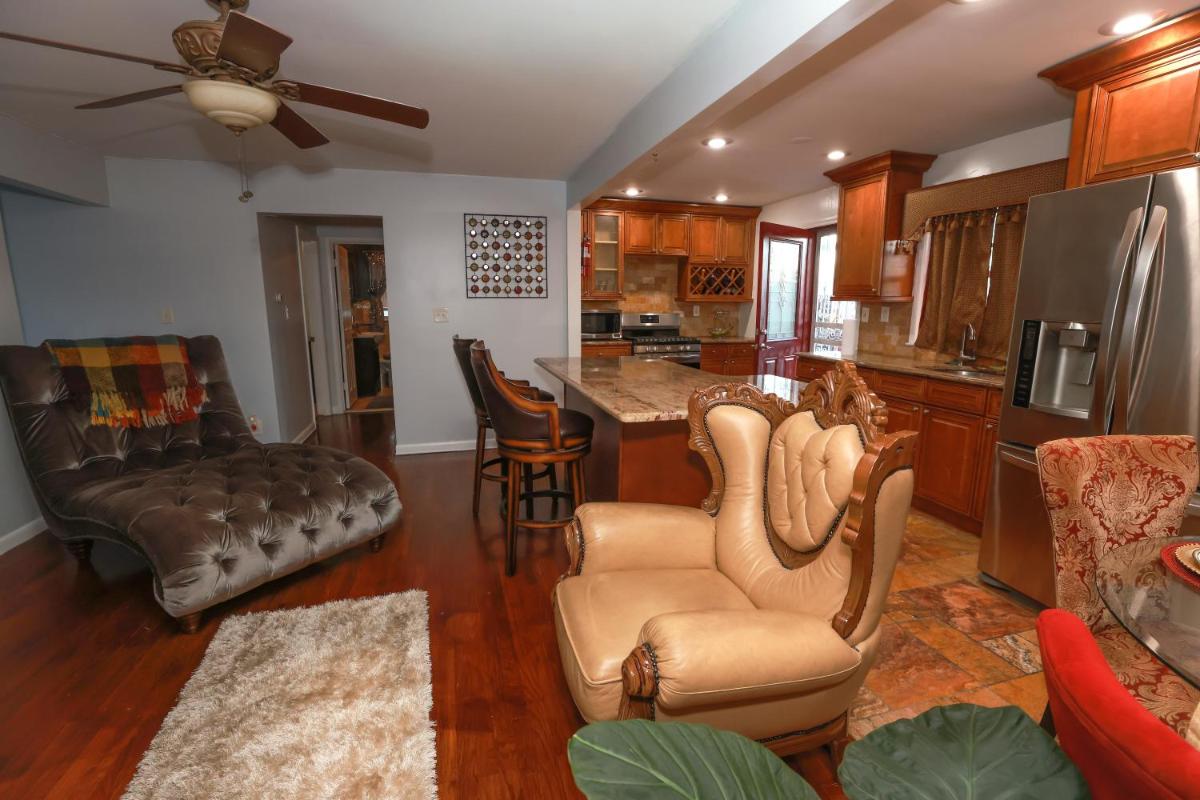 LUXURIOUS HOME AWAY FROM HOME - Housity