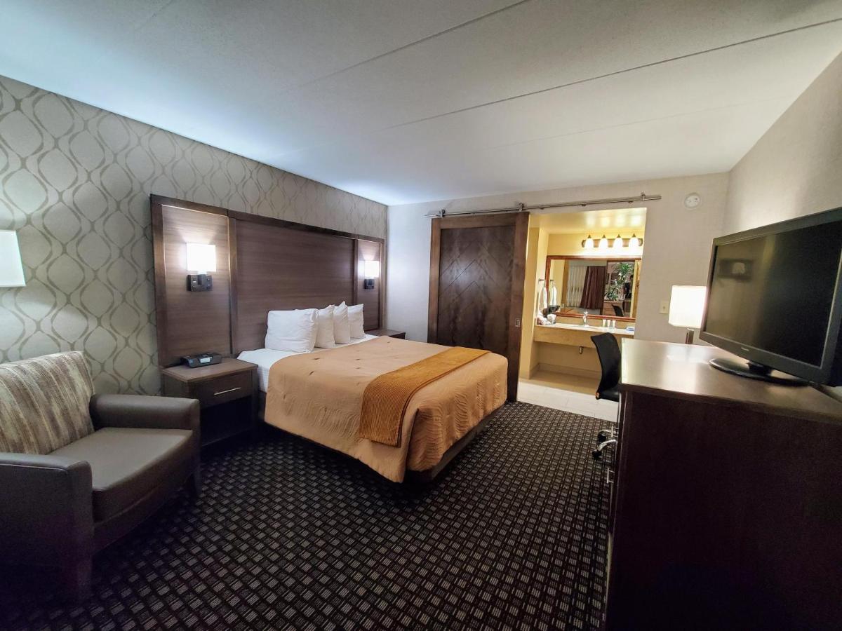 Ramkota Hotel Watertown - Housity