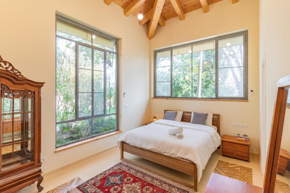 Rustic 3BR House w Balcony in Central Israel by Sea N' Rent - Housity