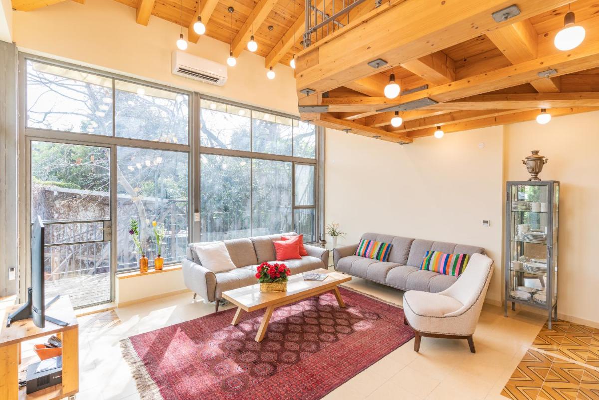Rustic 3BR House w Balcony in Central Israel by Sea N' Rent - Housity