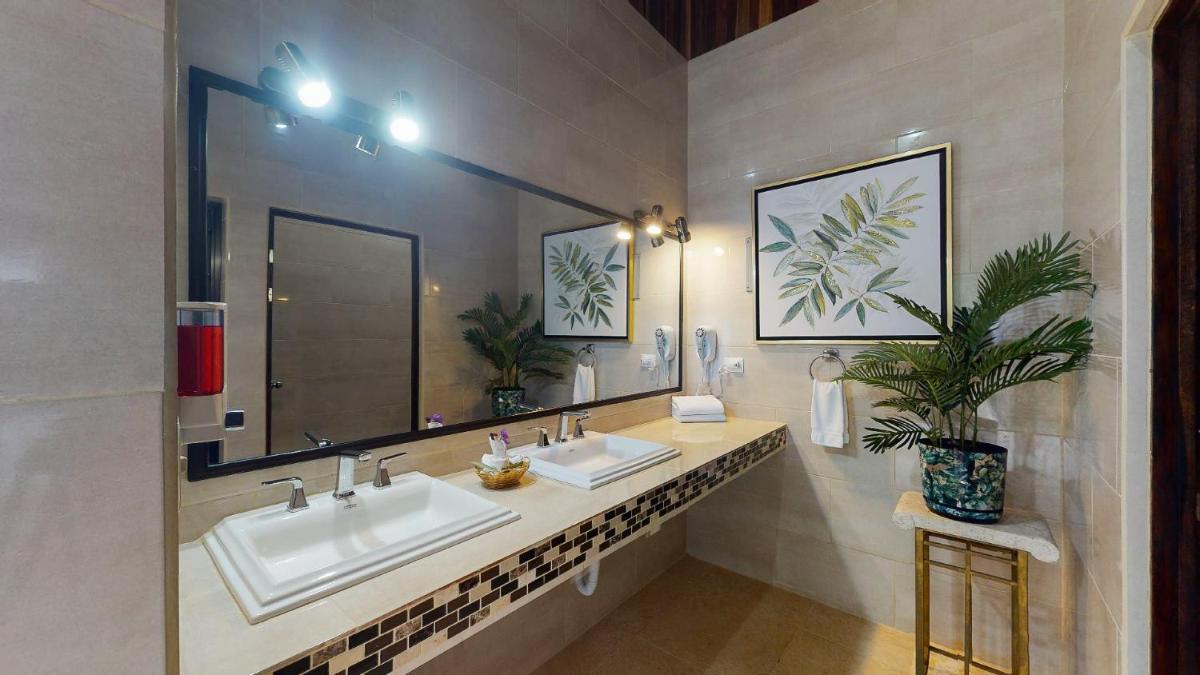 Hotel Arenal Lodge - Housity