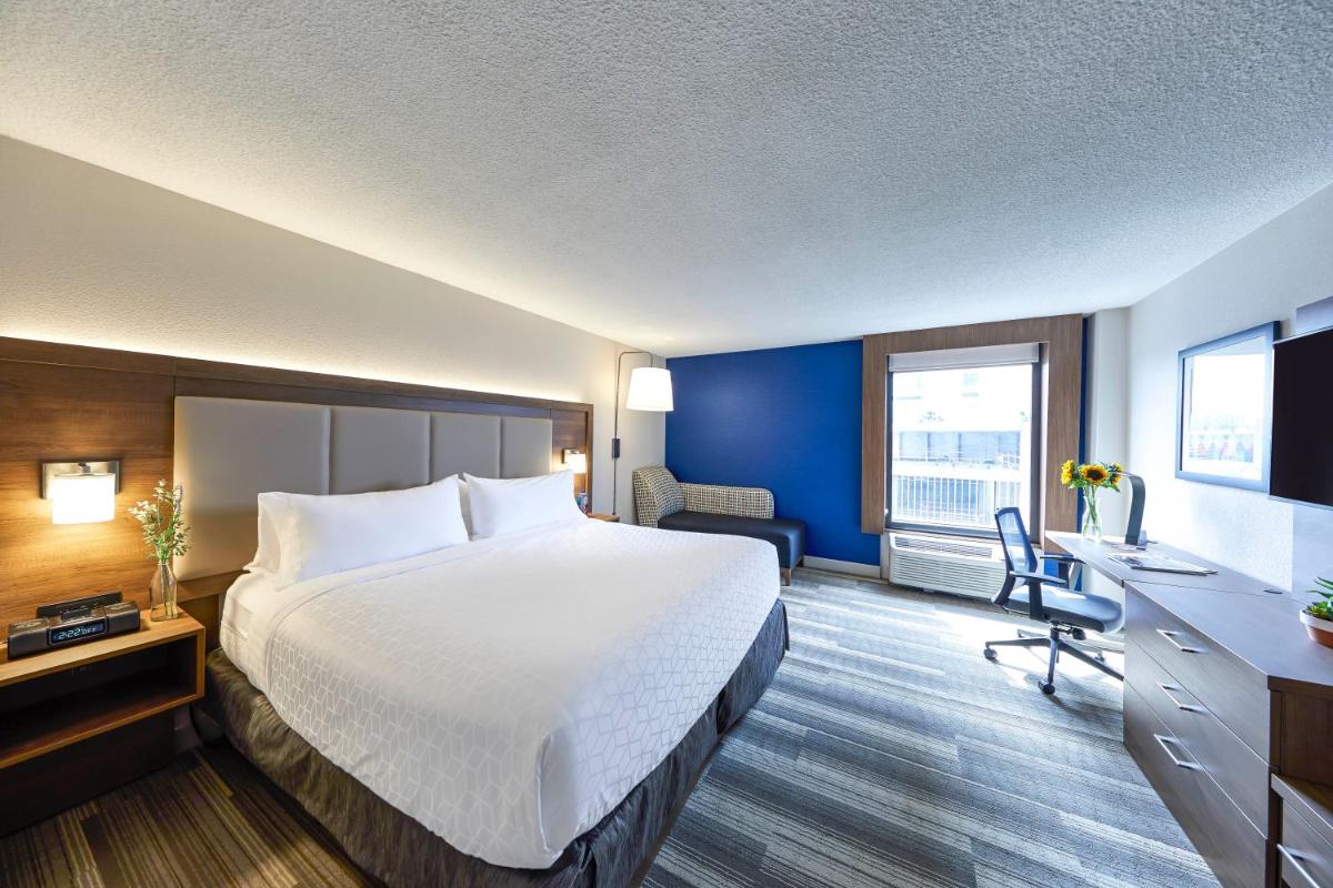 Holiday Inn Express Nashville-Downtown - Broadway, an IHG Hotel - Housity