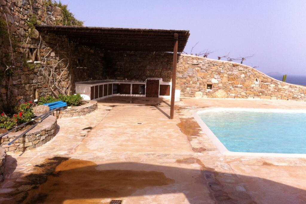 PITHOS HOUSE - Housity