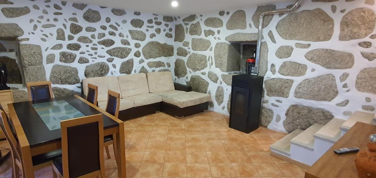 Quinta da Tormenta -14 pessoas- Cabeceiras de Basto 2 casas e piscina privada - Housity
