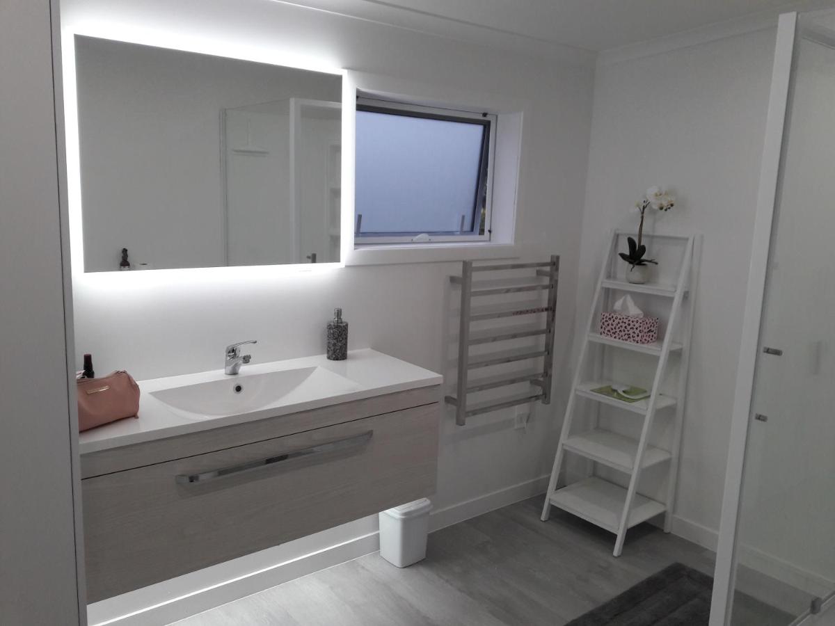 Coromandel Town Harbourside Cottage Luxury Accommodation - Housity