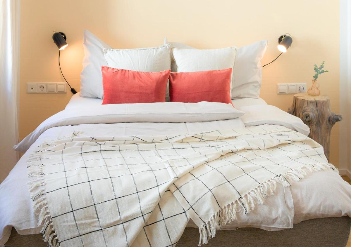 WachtRaum Reutlingen - Altstadt Apartment & Design Rooms an Stadthalle & Marktplatz - Housity