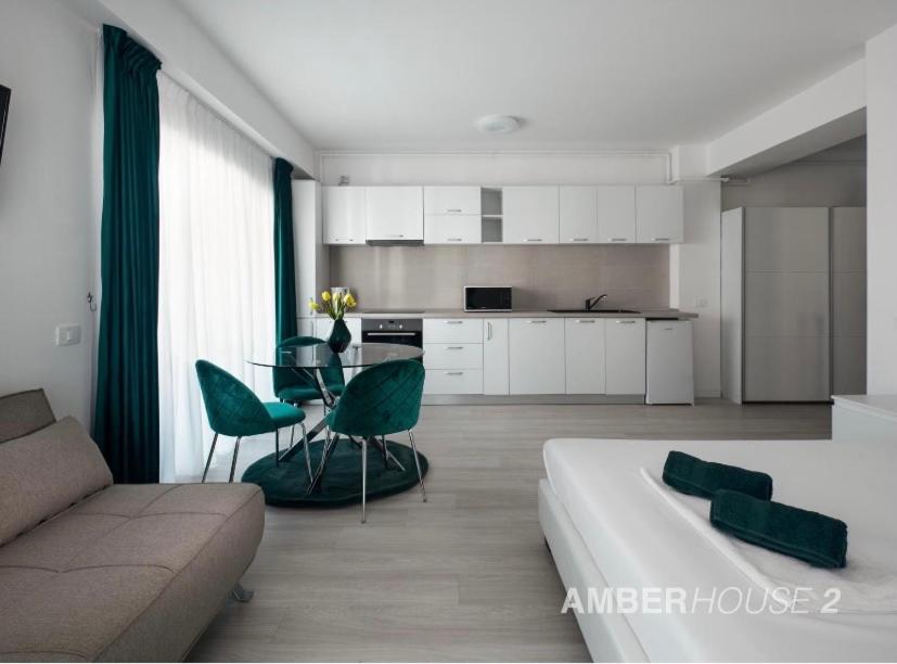 Amber House 2 Mamaia Nord - Housity