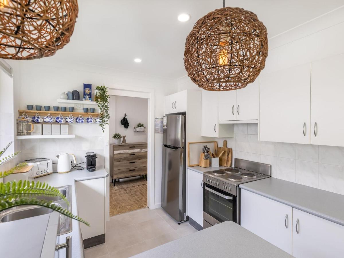 Le Maison stunning house with ducted air WI FI and Linen provided - Housity