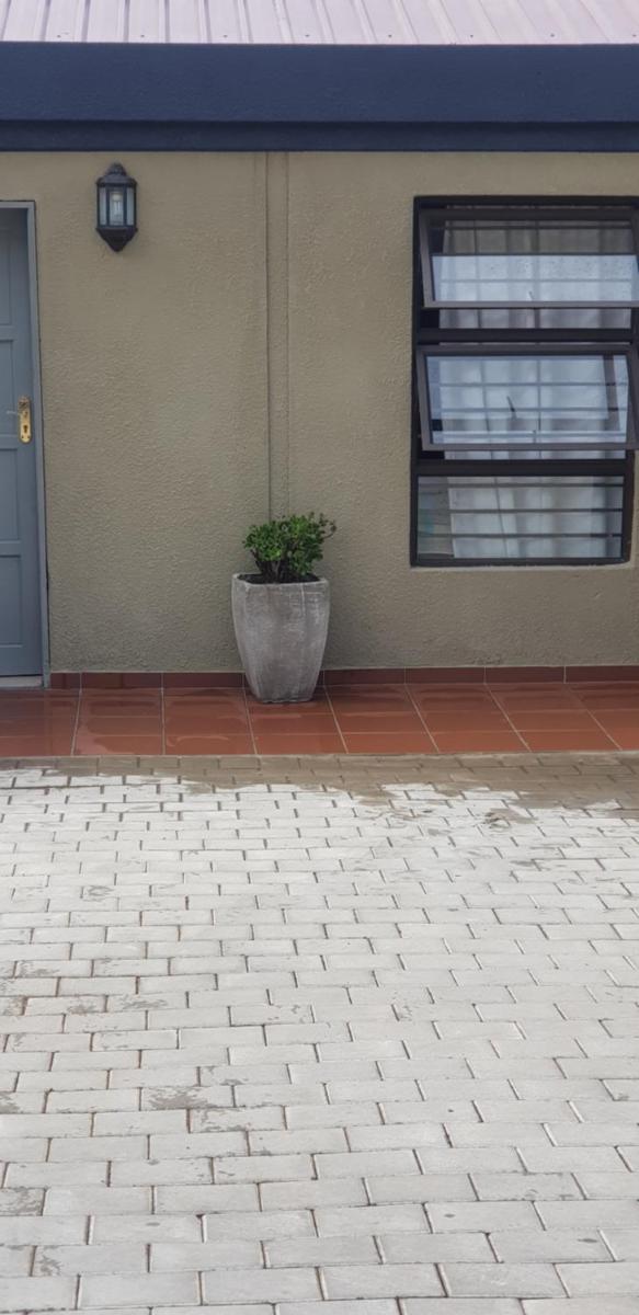 Salas Stay, Midrand - Housity