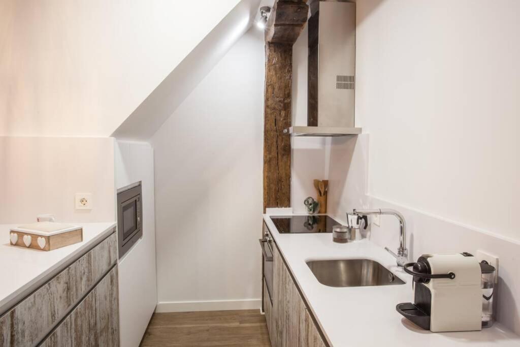 BONITO APARTAMENTO, NUEVO Y EN EL CASCO VIEJO!!! - Housity