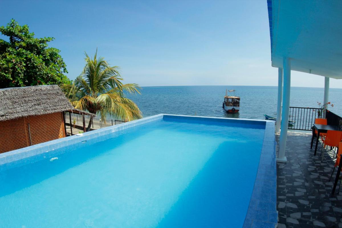 FX72 Beach Resort Maumere - Housity