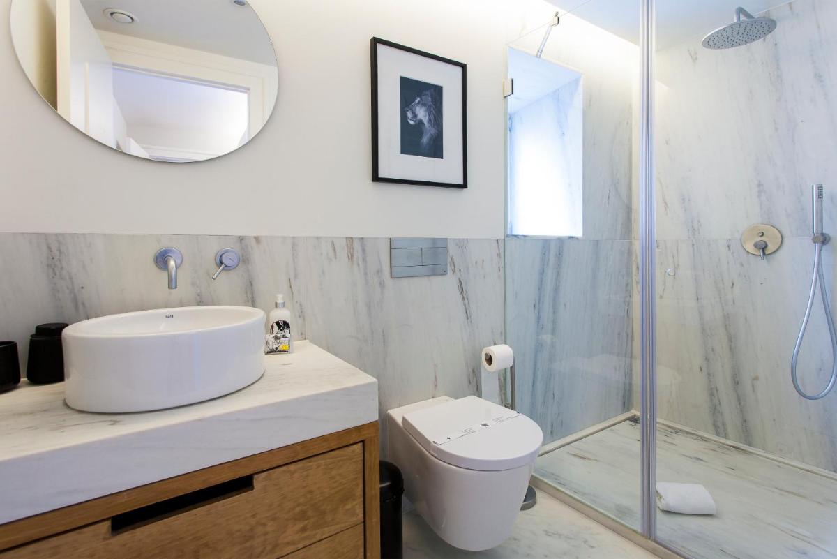 ALTIDO Stunning View 2BR Stylish Apartment with huge terrace by Elevador da Bica, in Santa Catarina - Housity