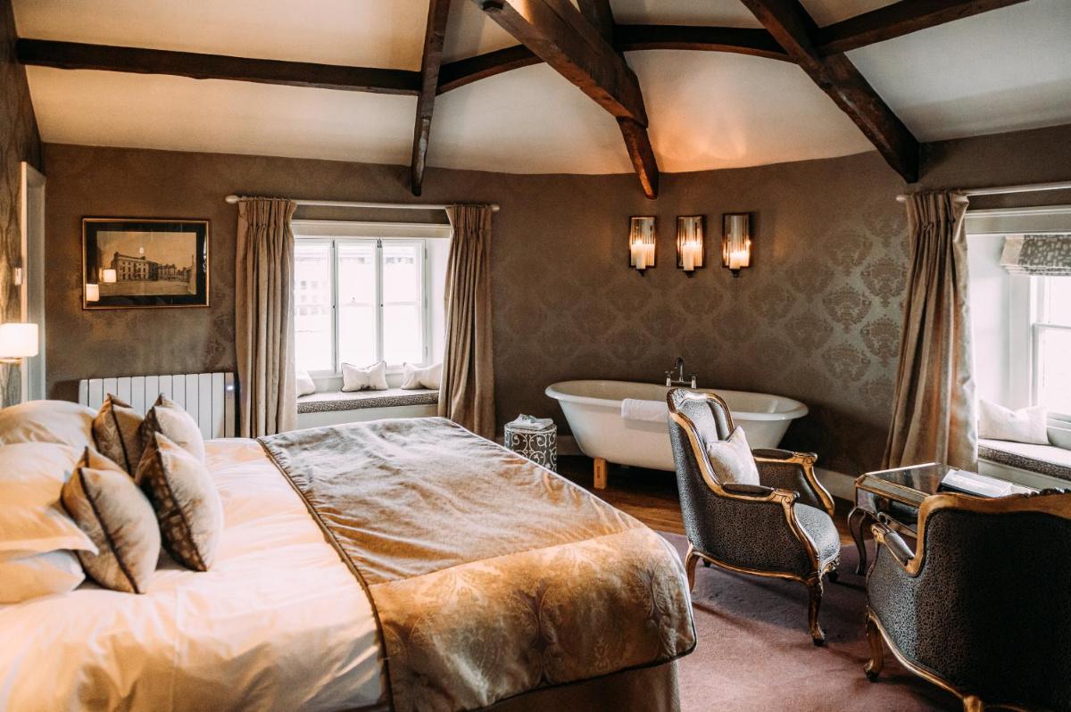 The Royal Hotel - Housity