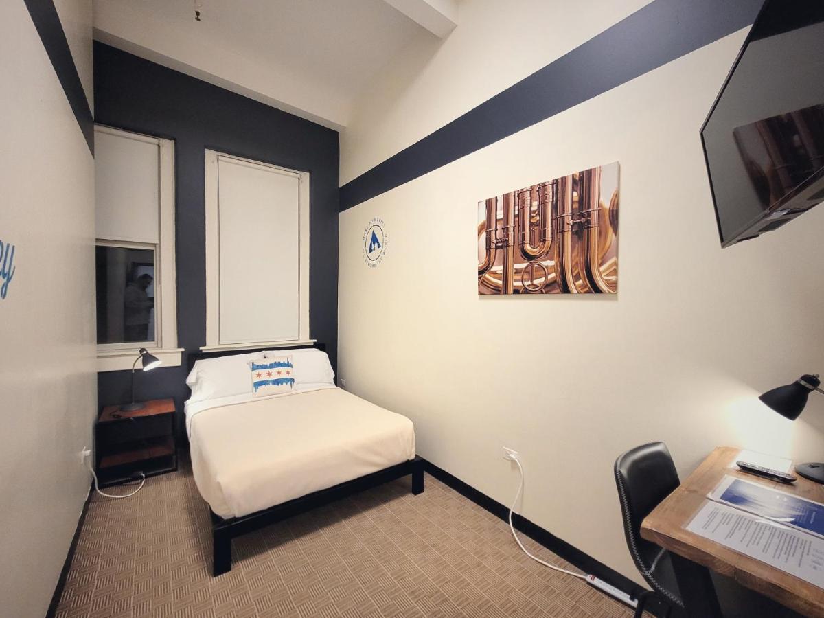 HI Chicago Apartments - Housity