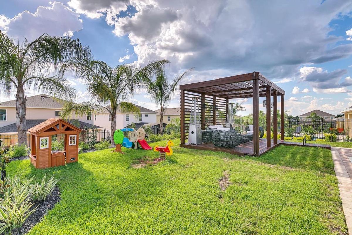 Stunning House with Pool, Gazebo and Movie Theater at Encore Resort 7644 - Housity