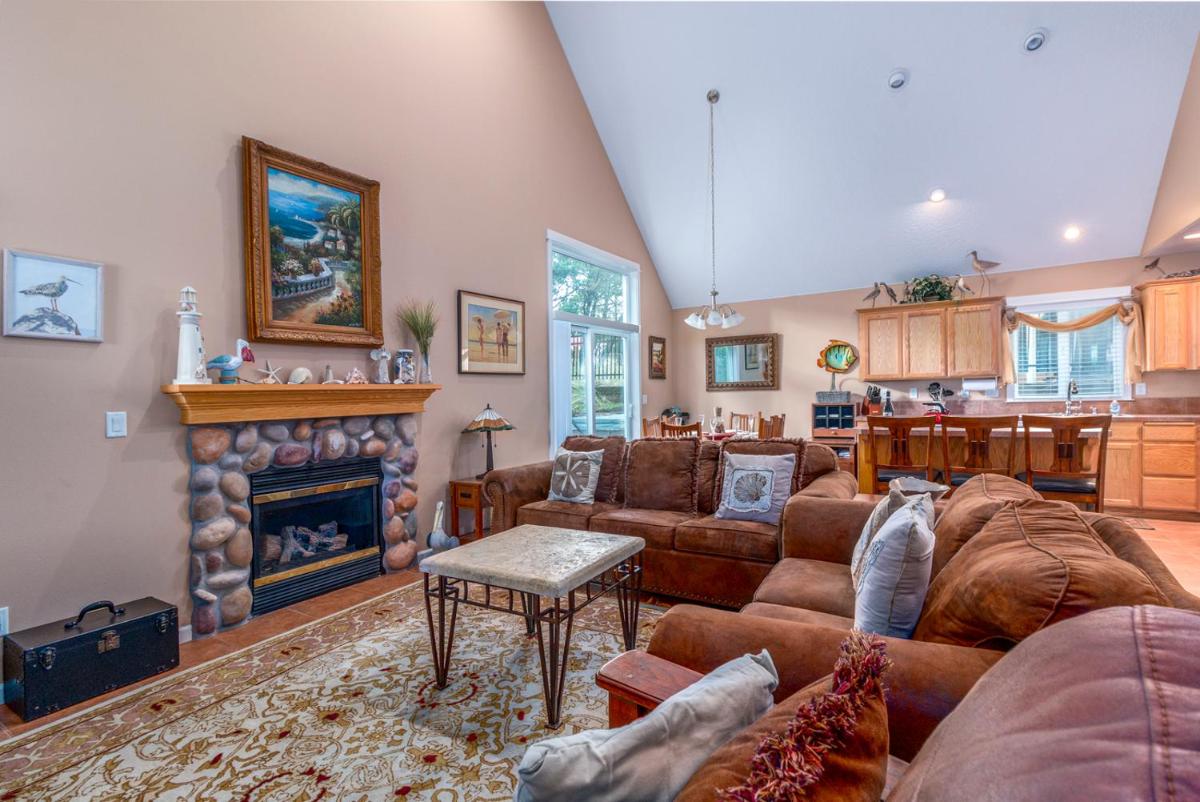 Beach Nest, Fantastic dog friendly with a hot tub, Easy beach access - Housity