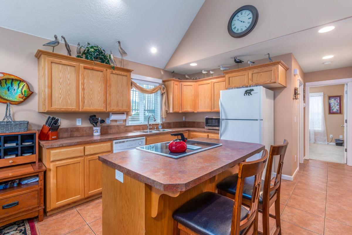 Beach Nest, Fantastic dog friendly with a hot tub, Easy beach access - Housity